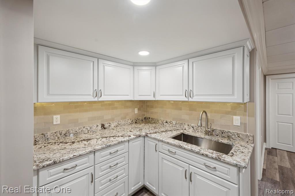 446 Delmar Court, Highland, MI — Photo 40
