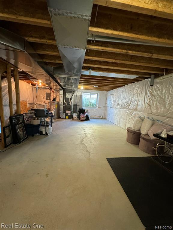 6412 MISTY Court, Waterford, MI 48327 — Photo 14