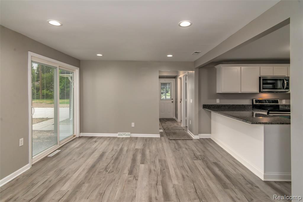4340 Creedmore Street, Commerce Twp, MI 48382 — Photo 2