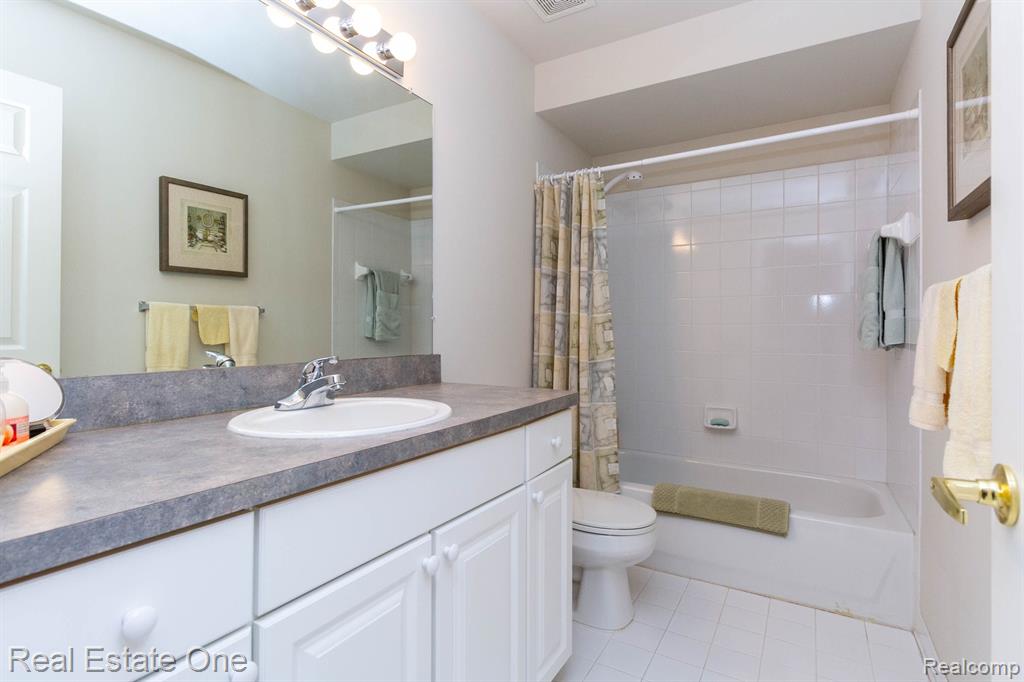 490 FRANKLIN LAKE Circle, Oxford, MI 48371 — Photo 39