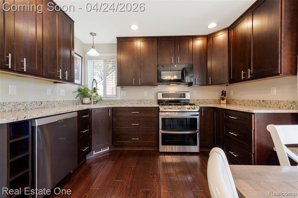1963 Beverly Street, Sylvan Lake, MI 48320 — Photo 19