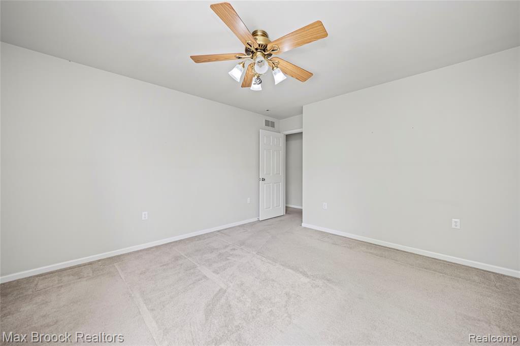 71 DONNA Court, Waterford, MI 48327 — Photo 20