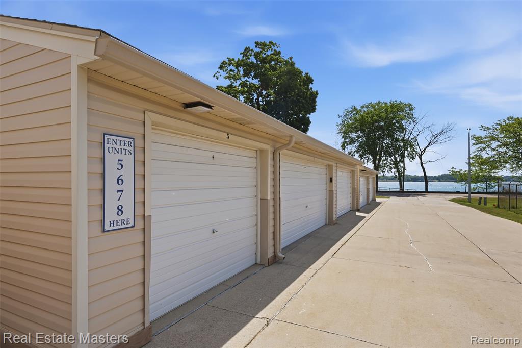 1700 River Road, 8, Marysville, MI 48040 — Photo 2