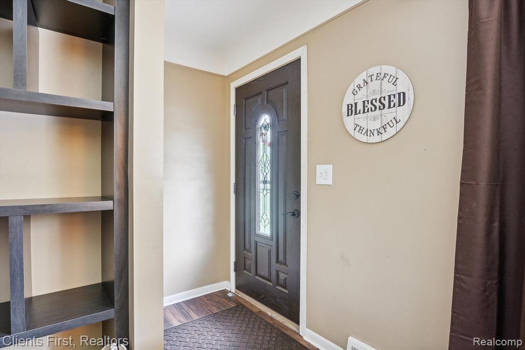 9243 HIX Road, Livonia, MI 48150 — Photo 5