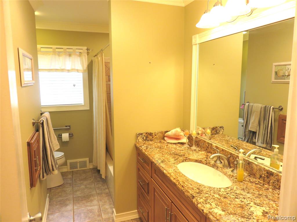 53432 Bruce Hill Drive, Shelby Twp, MI 48316 — Photo 13