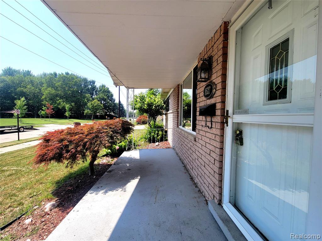 8527 State Park, Center Line, MI 48015 — Photo 3