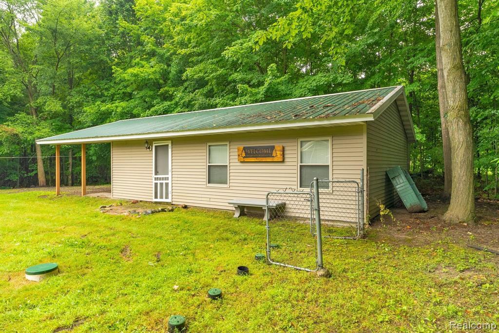 6917 CHASE LAKE Road, Fowlerville, MI 48836 — Photo 48