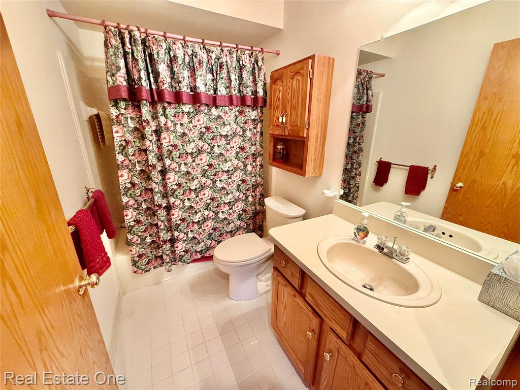 42827 Matthew Drive, Sterling Heights, MI 48313 — Photo 27