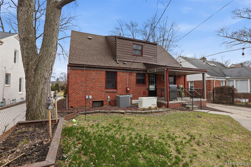 10814 Elgin Avenue, Huntington Woods, MI — Photo 29
