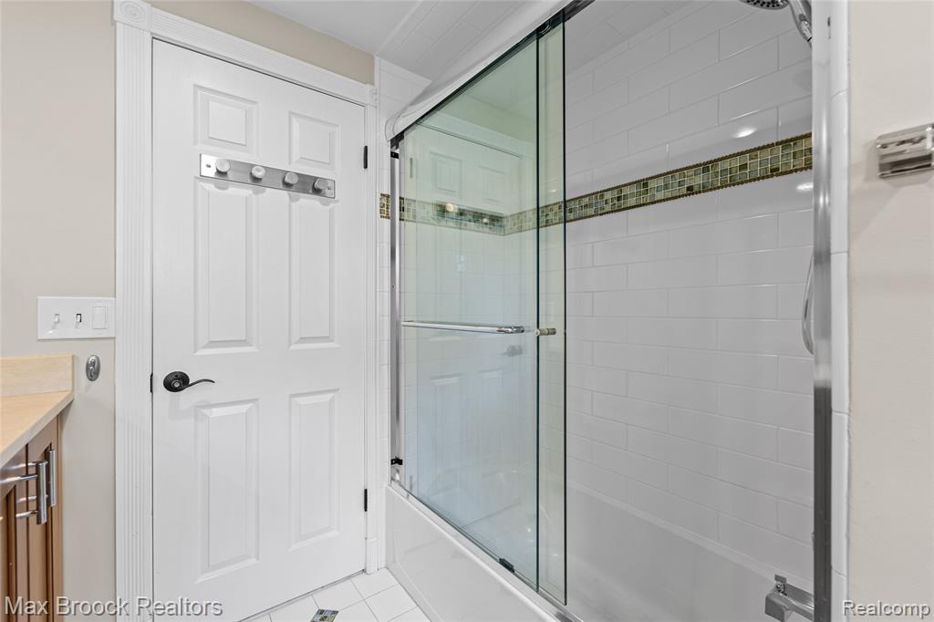 5605 Woodwind Drive, Bloomfield Hills, MI 48301 — Photo 46