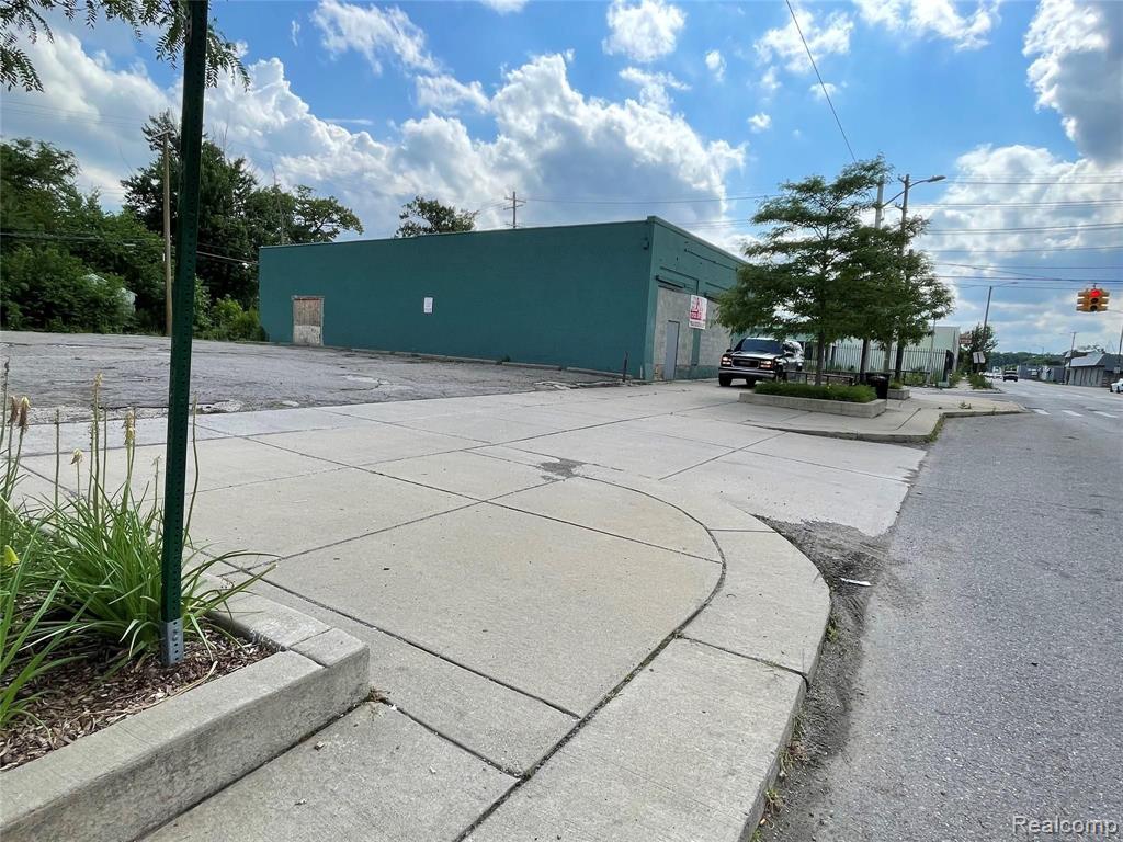 341 W 7 MILE Road, Highland Park, MI 48203 — Photo 4