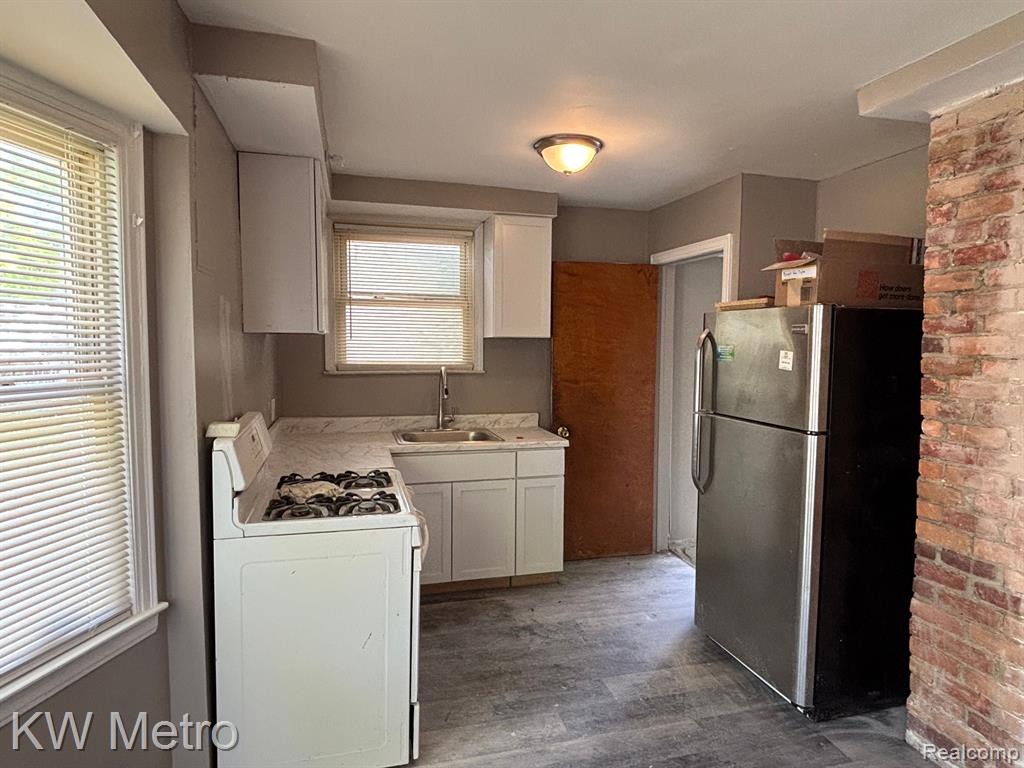 7706 VAUGHAN Street, Detroit, MI 48228 — Photo 2