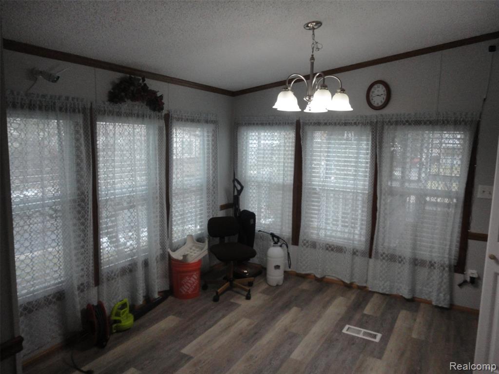 423 Glasgow, Temperance, MI 48182 — Photo 7