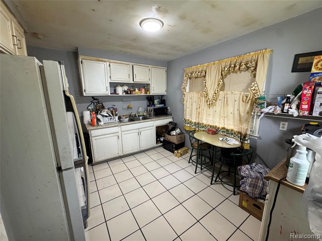 8247 Heyden Street, Detroit, MI 48228 — Photo 10
