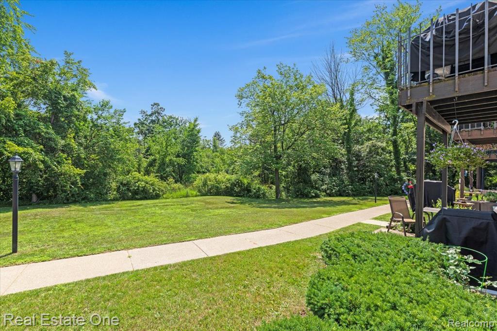 5291 Highland Road, 104, Waterford, MI 48327 — Photo 3