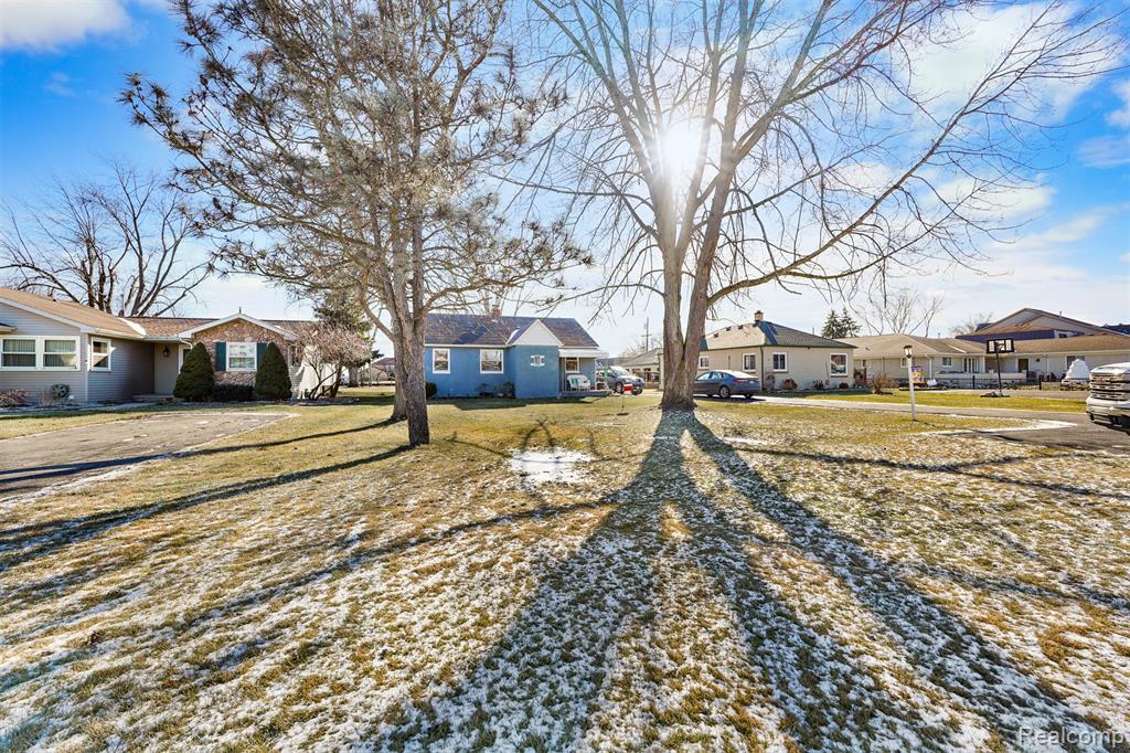 47978 Jefferson Avenue, Chesterfield, MI 48047 — Photo 4