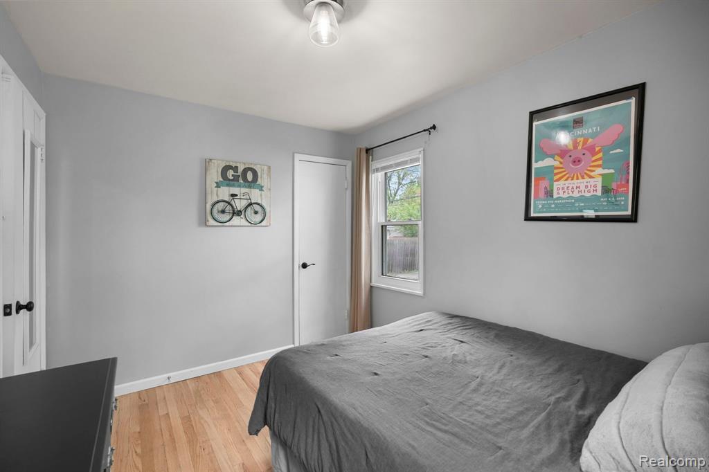 933 E ROWLAND Avenue, Madison Heights, MI 48071 — Photo 11