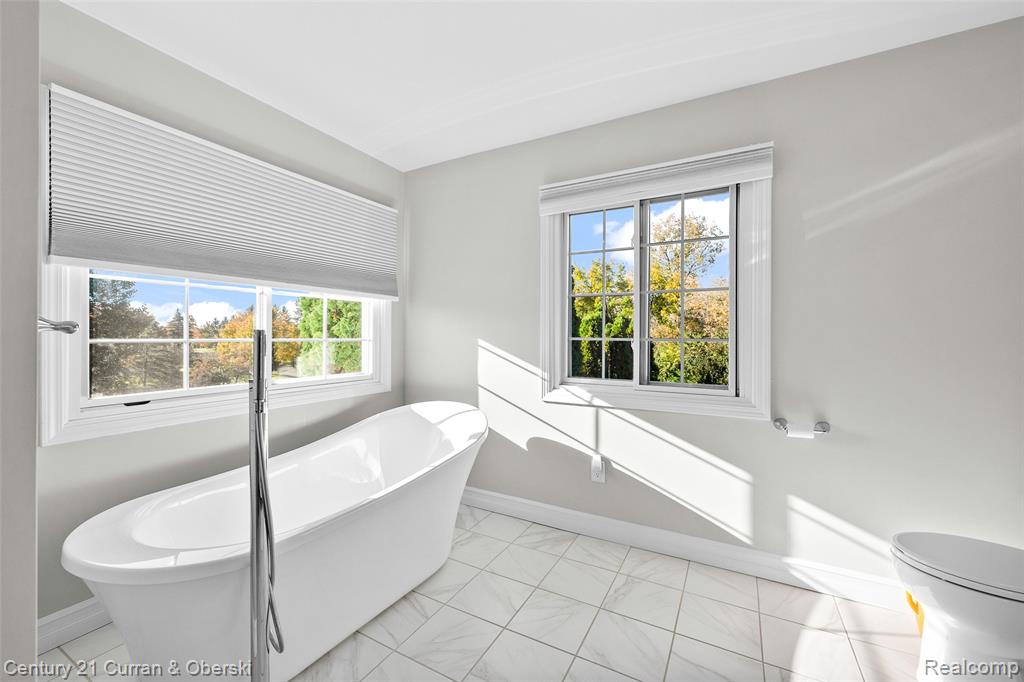 48279 Chesterfield Drive S, Dearborn, MI 48187 — Photo 29