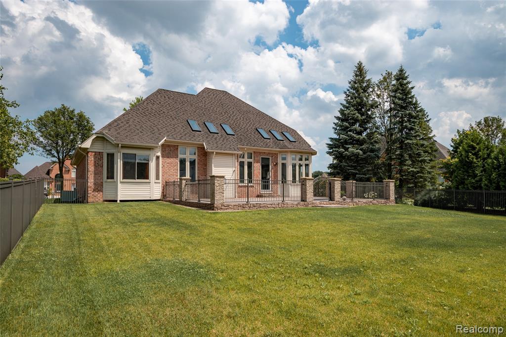 46431 Mariner Drive, Macomb, MI 48044 — Photo 6