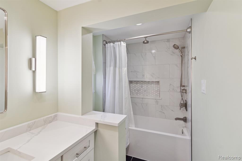 8612 PALOMINO Drive, Commerce Twp, MI 48382 — Photo 15