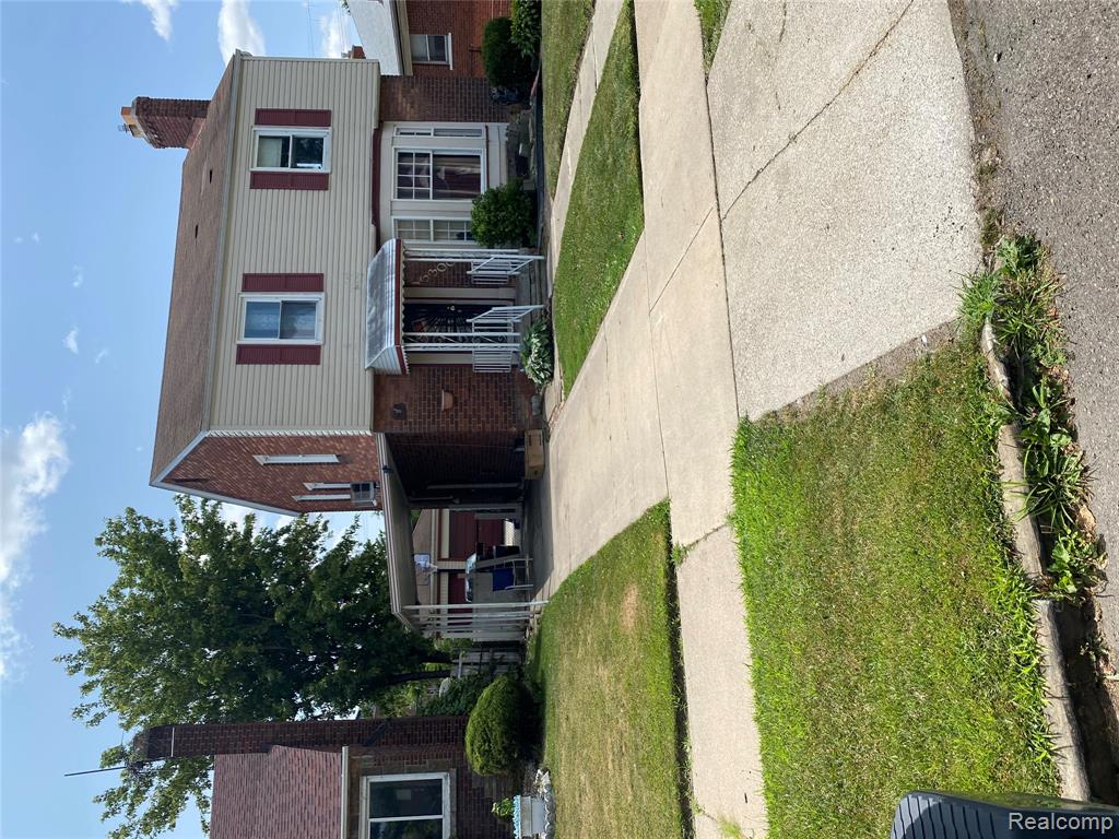 15300 Rochelle Street - Photo 2