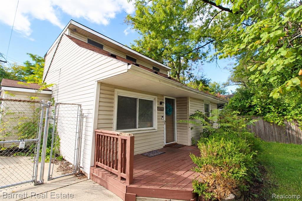 20745 Wakedon Street, Southfield, MI 48033