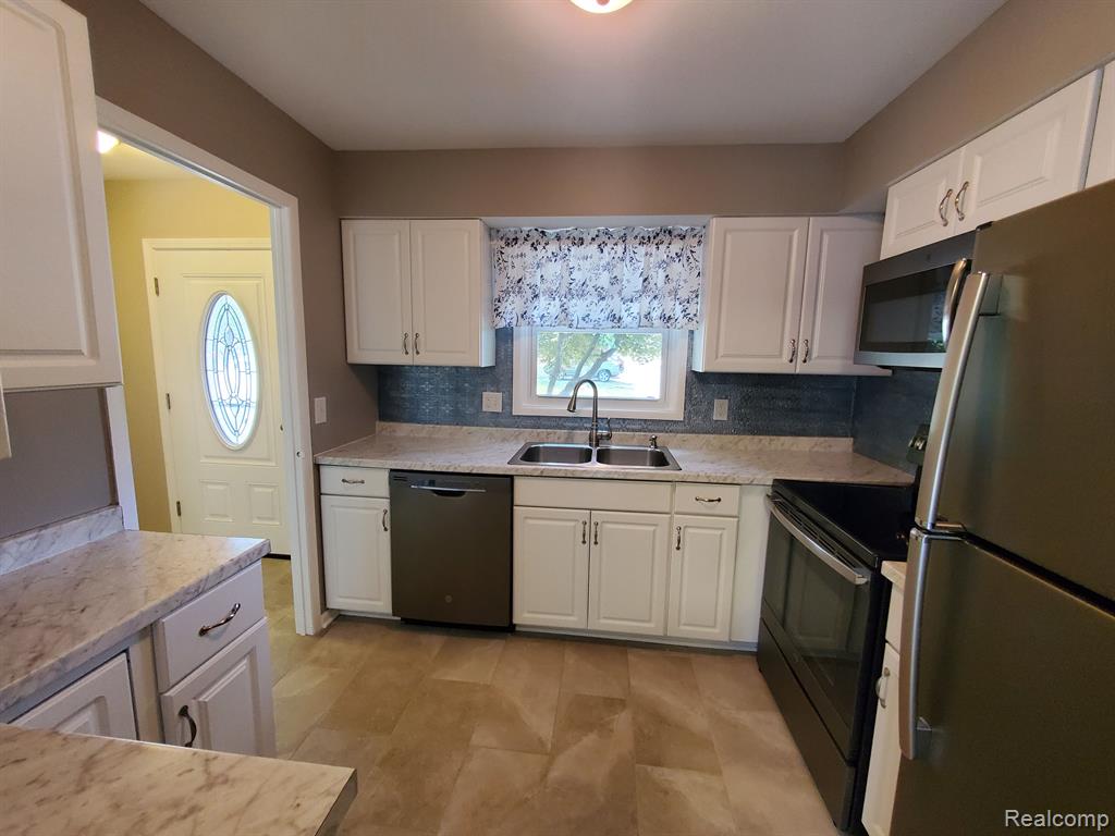 1720 BRENTWOOD Drive, Troy, MI 48098 — Photo 9