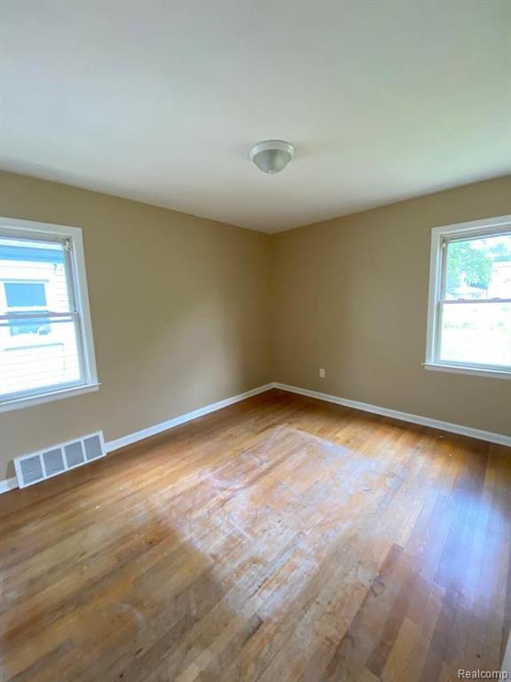 8852 METTETAL Street, Detroit, MI 48228 — Photo 5