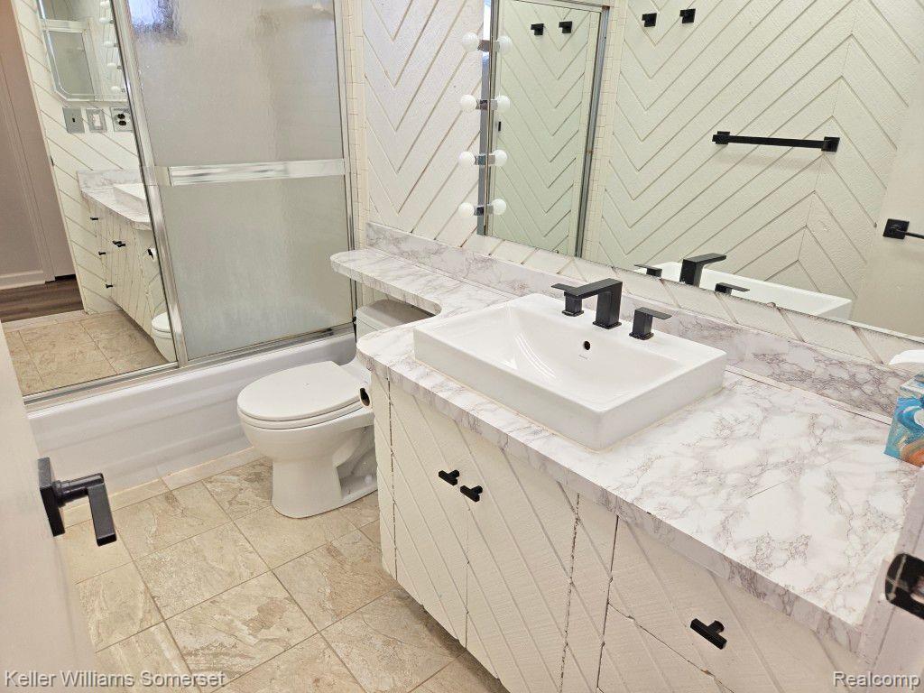 5568 PATTERSON Drive, Troy, MI 48085 — Photo 16