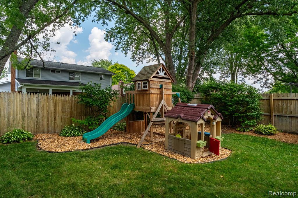 44114 Somerset Square, Canton, MI 48187 — Photo 48