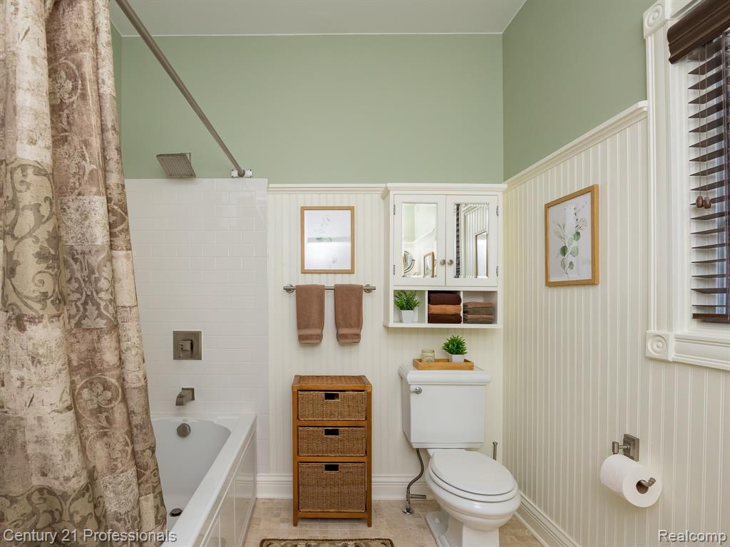 8242 Pine Hollow Court, Grand Blanc, MI 48439 — Photo 30