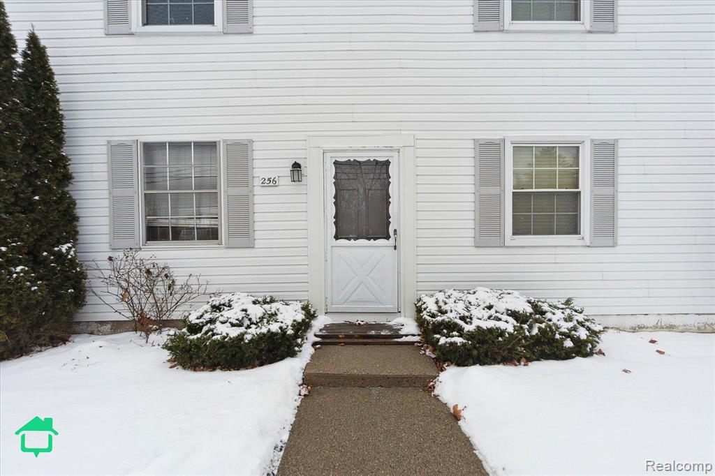 256 LAKE VILLAGE Drive, Walled Lake, MI 48390 — Photo 2