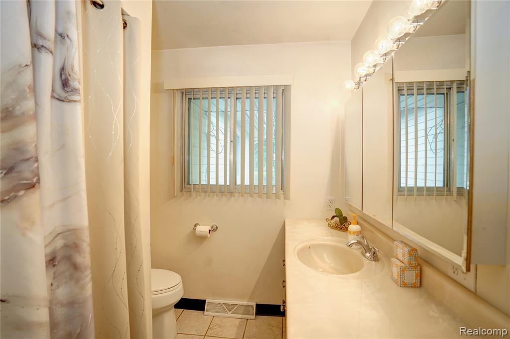 2971 Welland Drive, Saginaw, MI 48601 — Photo 37
