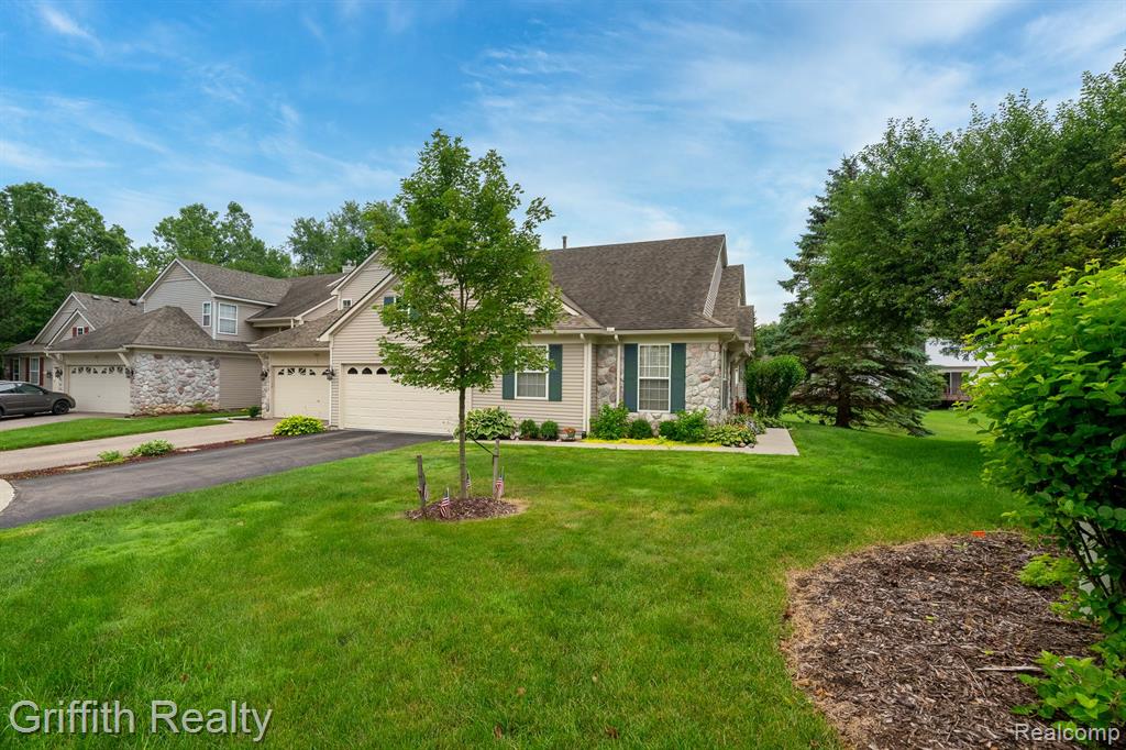 850 CALPERNIA, Wixom, MI 48393 — Photo 4