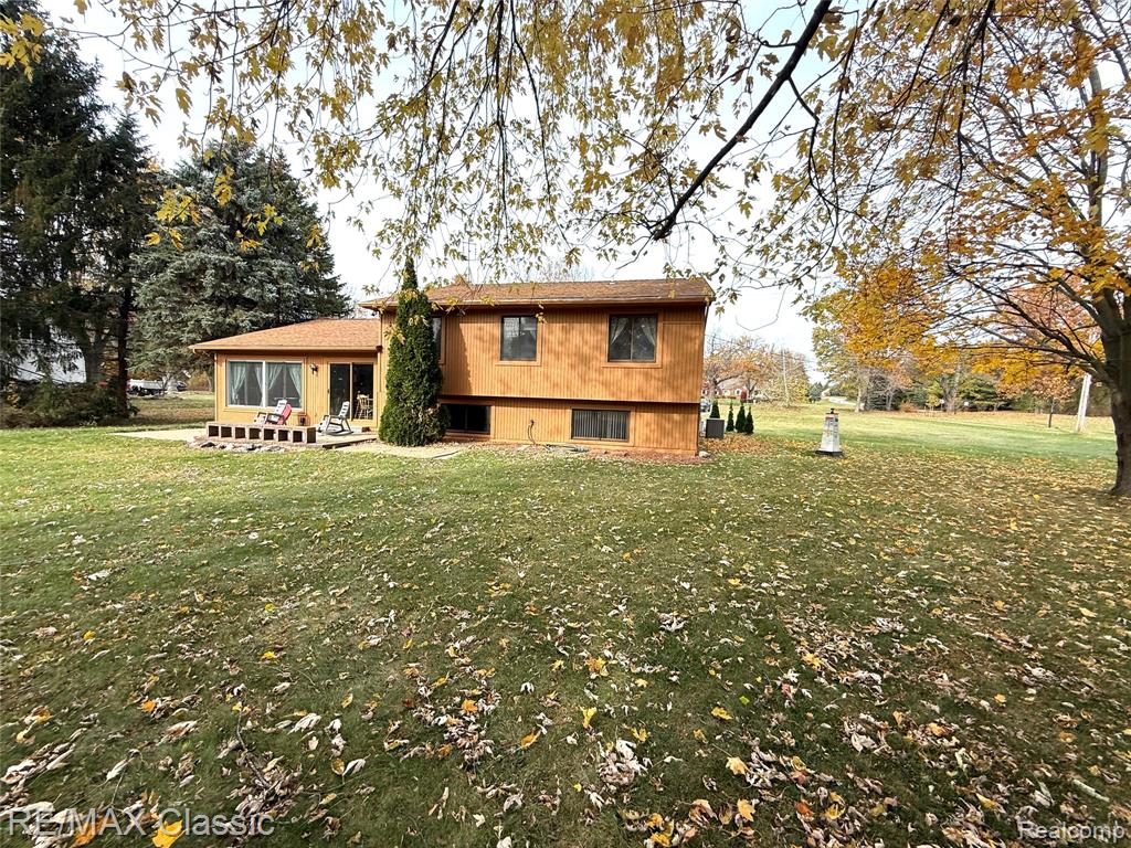 654 E Dawson Road, Milford, MI 48381 — front exterior