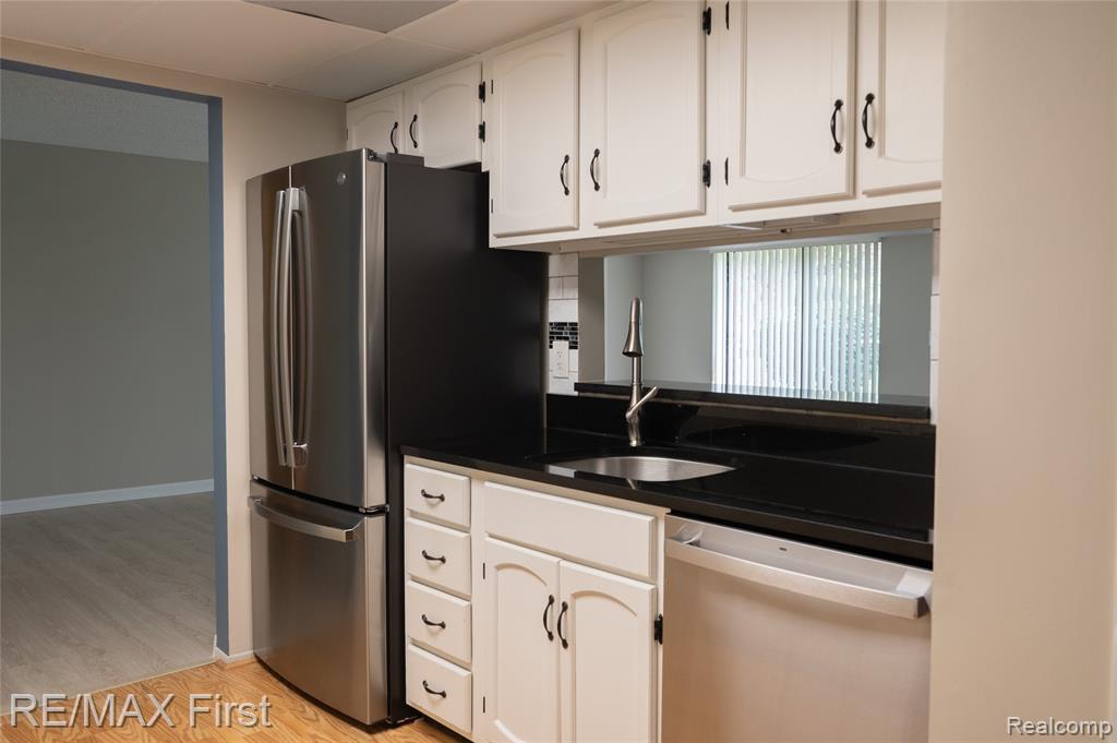 17865 University Park Drive, Livonia, MI 48152 — Photo 28
