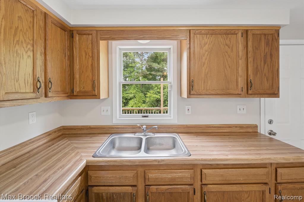 7669 Pontiac Lake Road, White Lake, MI — Photo 16