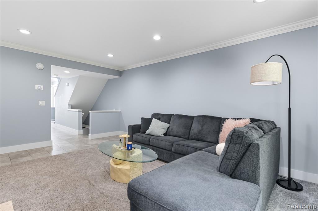 629 Ashley Circle, Rochester Hills, MI 48307 — Photo 4