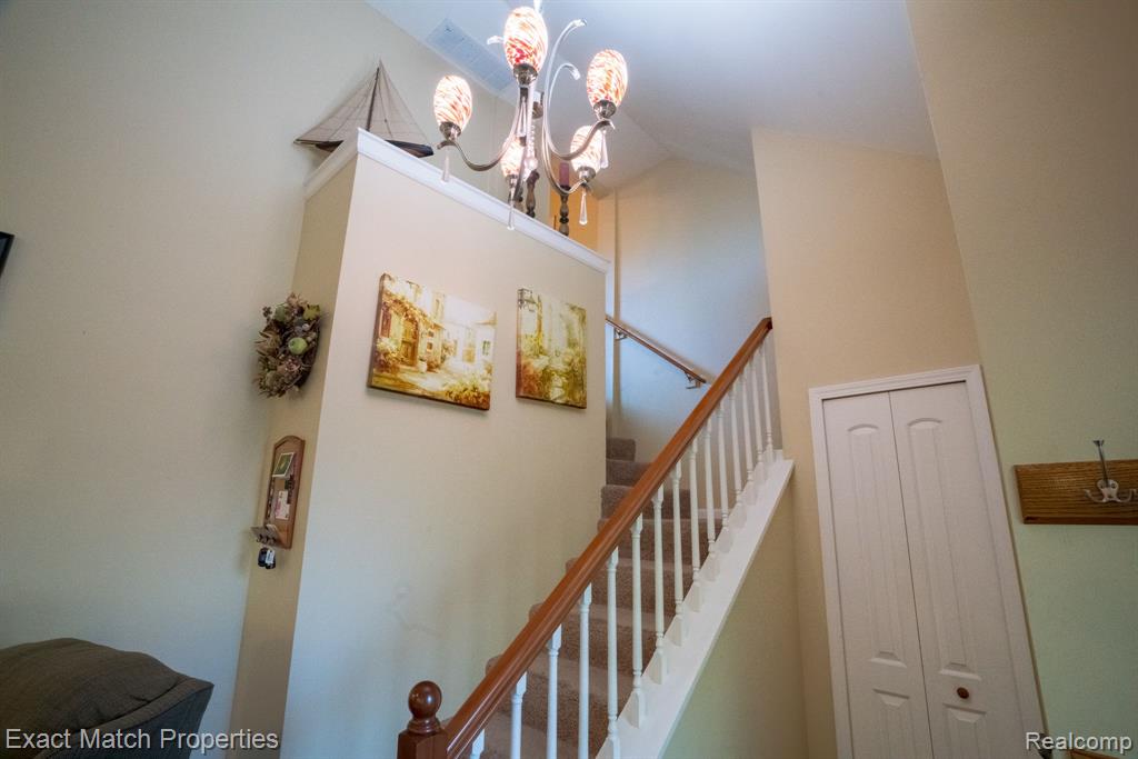 6735 BUCKLAND Avenue, West Bloomfield, MI 48324 — Photo 35
