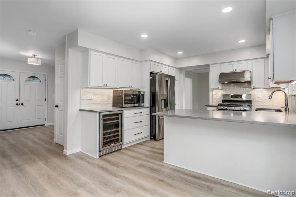 684 Abbey Court, Rochester Hills, MI 48307 — Photo 12
