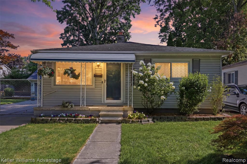 17690 Colgate Street, Dearborn Heights, MI 48125