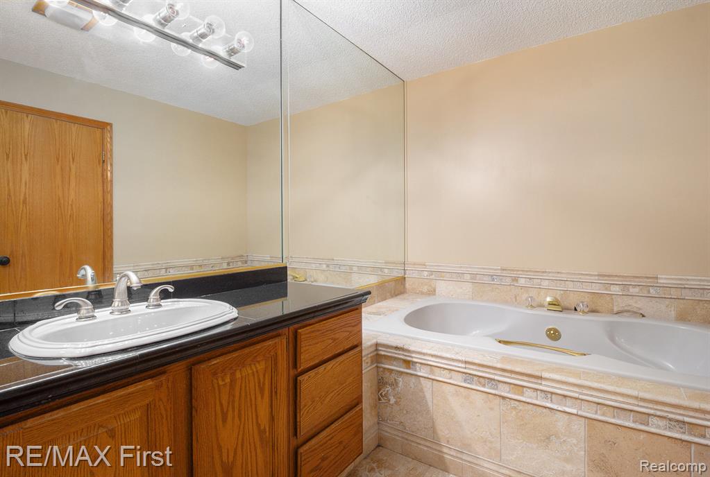 40034 Kristen Drive, Sterling Heights, MI 48310 — Photo 13