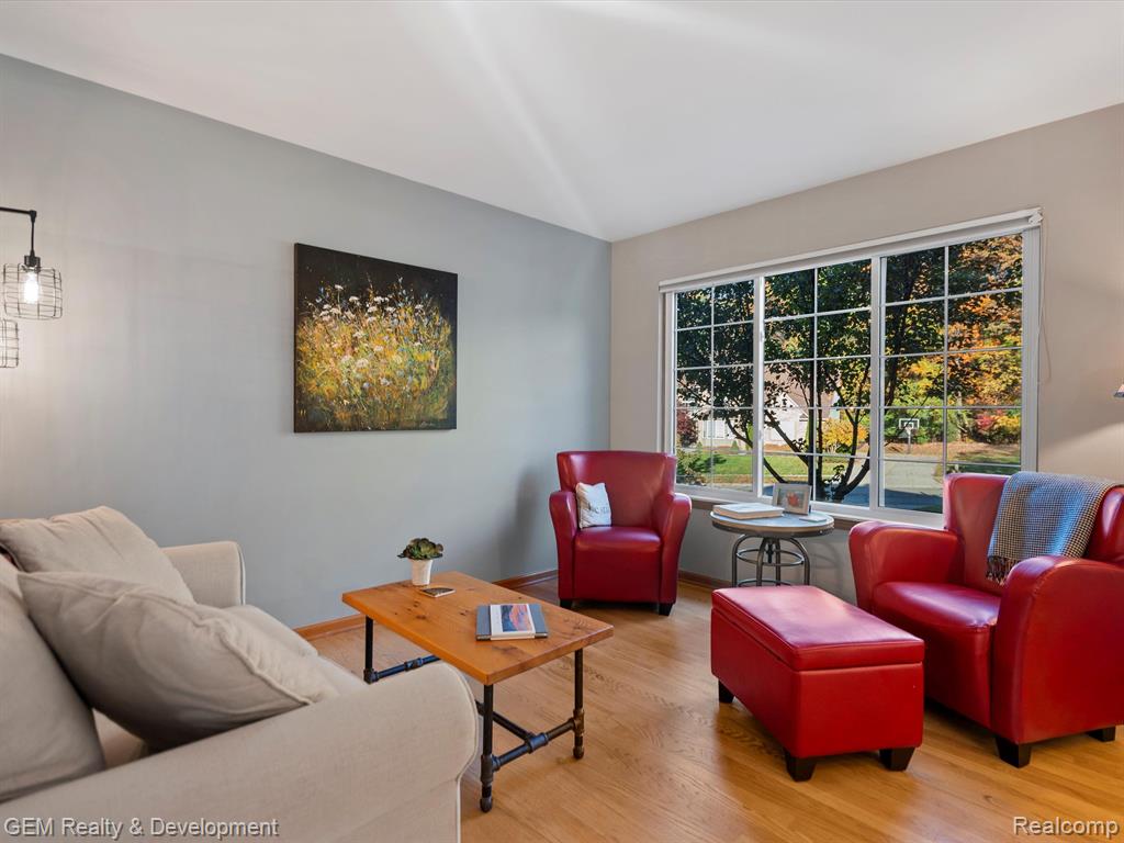 4163 DELPHINE Drive, Wixom, MI 48393 — Photo 13