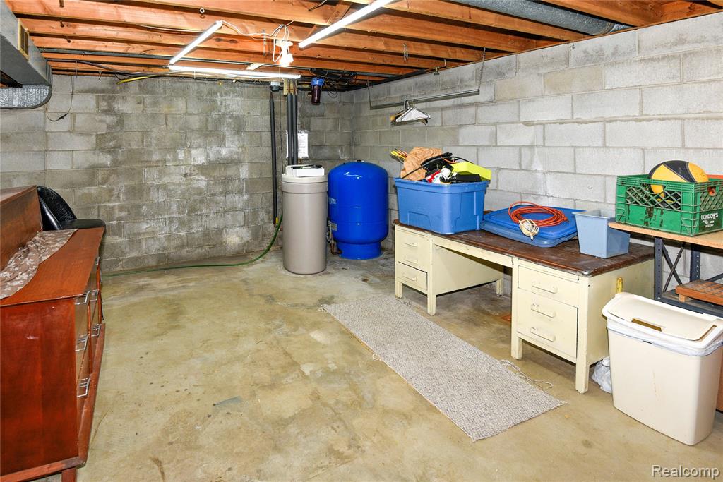 884 Eugene Drive, Oxford, MI 48371 — Photo 44