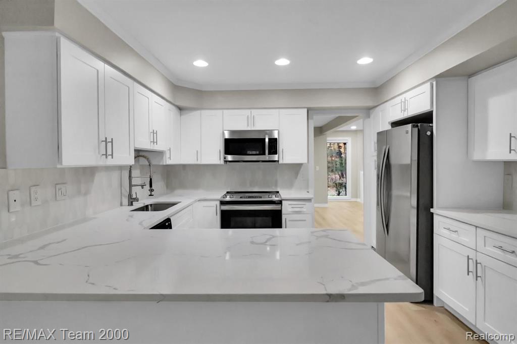5 Timberlane Court, Dearborn, MI 48126 — Photo 5