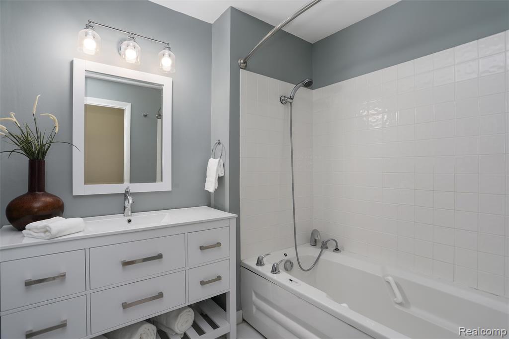 5908 Burnham Road, Bloomfield Hills, MI 48302 — Photo 37