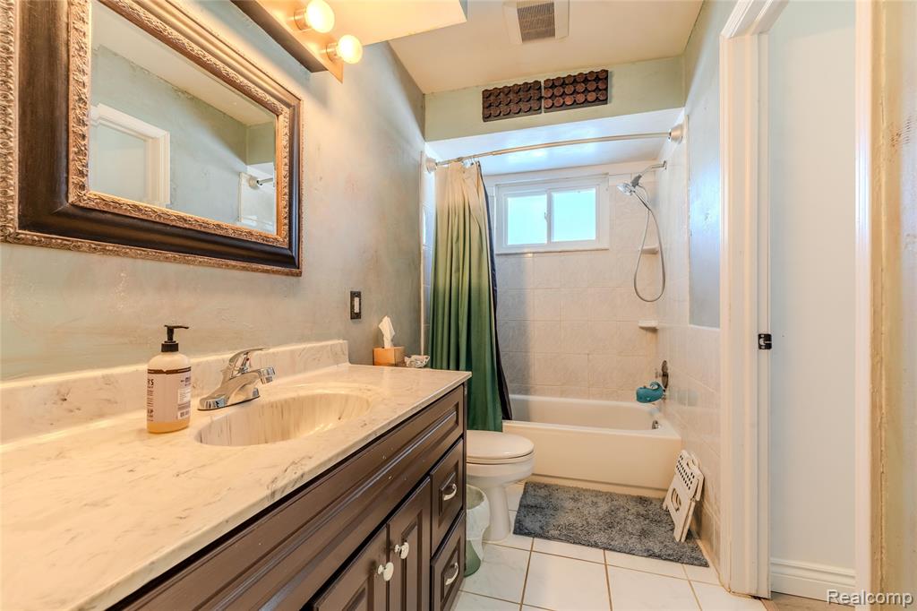 6790 Grassland Avenue, West Bloomfield, MI 48324 — Photo 19