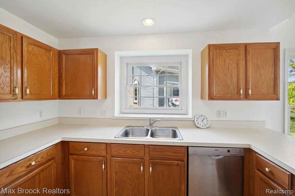 7364 GREEN MEADOW Lane, Canton, MI 48187 — Photo 16