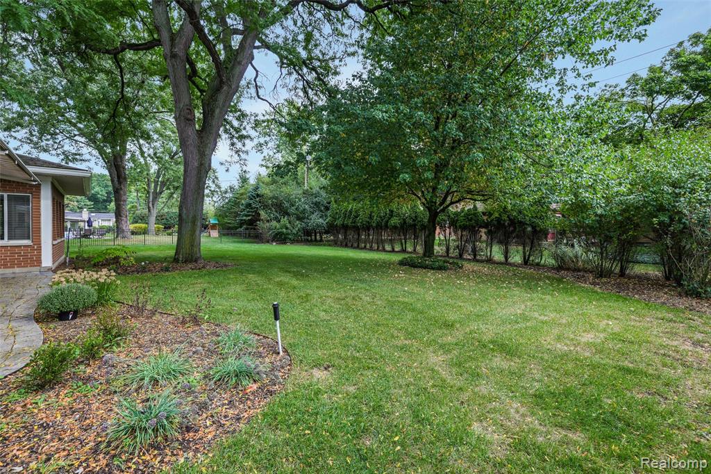 31698 Southview Street, Beverly Hills, MI 48025 — Photo 37