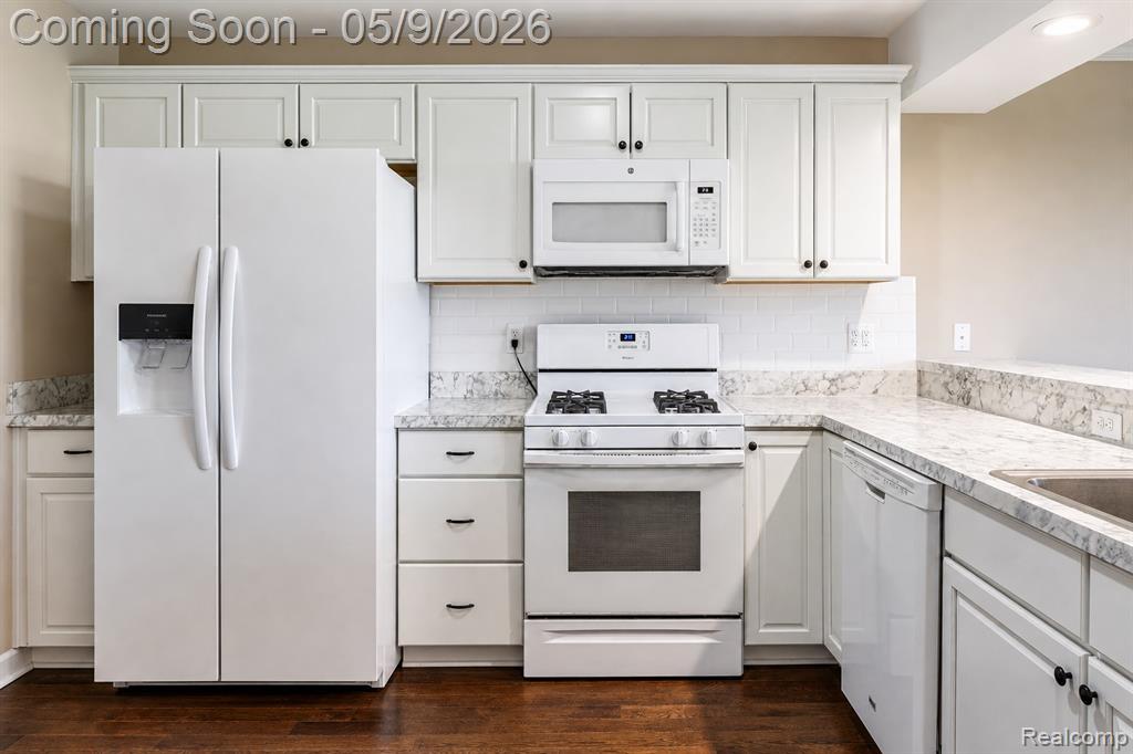 5018 Harbor Oak Drive, Waterford, MI 48329 — Photo 13